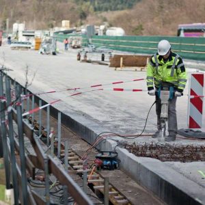 Bosch čekić za lomljenje/rušenje GSH 27 VC Professional - Image 5